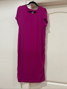 Time and Tru  maternity Magenta Ribbed Short Sleeve Midi Dress